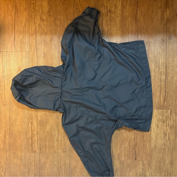 Lululemon Black Hooded & Cropped Wind Breaker - Picture 5 of 5